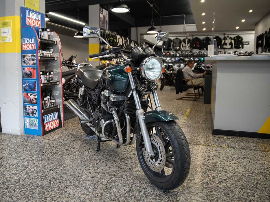 Honda CB 750 Seven Fifty em Raro estado de conservação