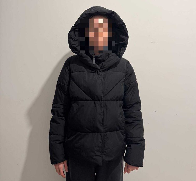 Жіноча стьобана куртка Reserved чорна