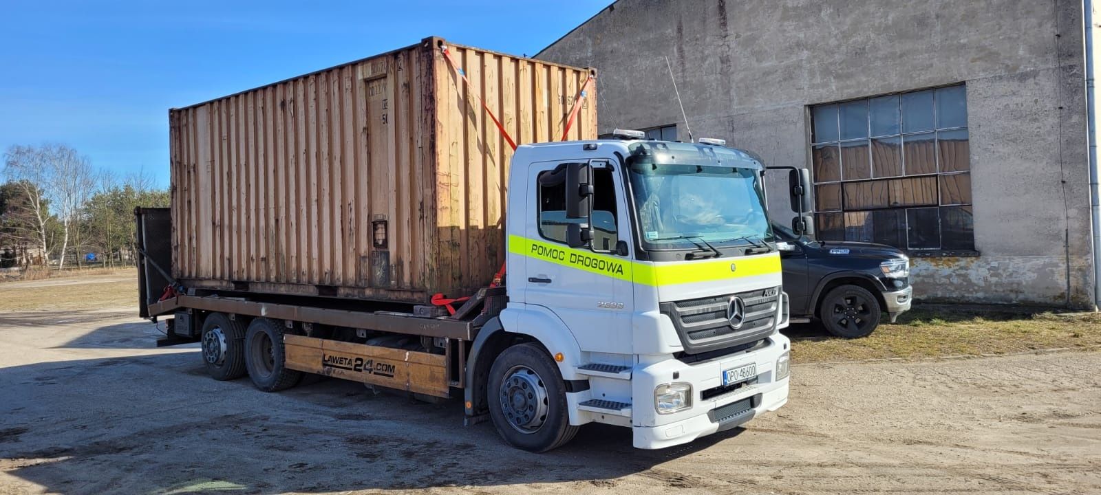 Transport Zwyżki Maszyn Budowlanych Rolniczych Wózków Pomoc Drogowa