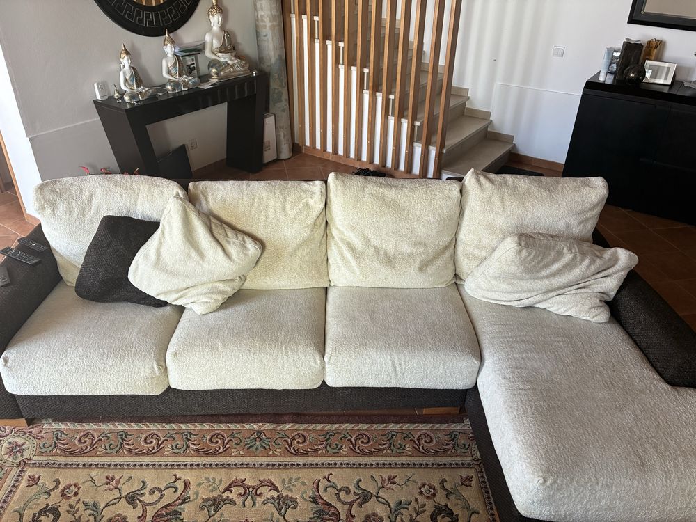 Vendo sofá com chaise longue, com 4 lugares