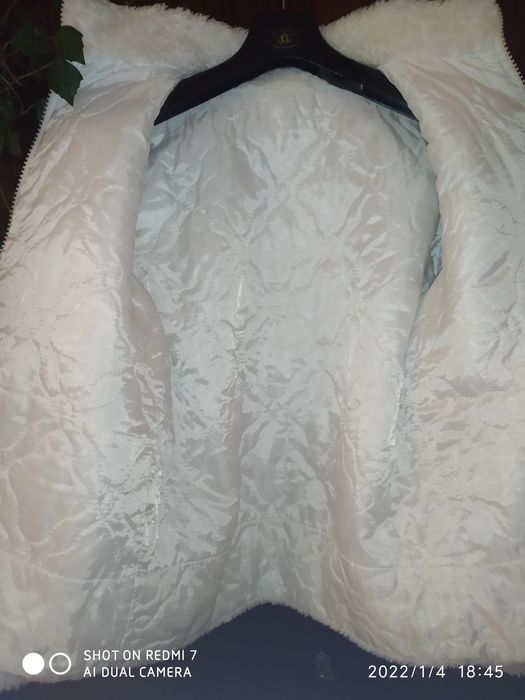 Шубка жіноча біла