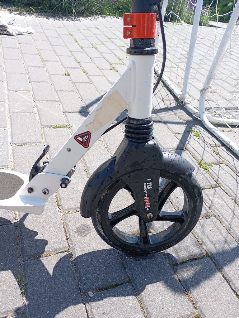 Hulajnoga z dużymi kołami