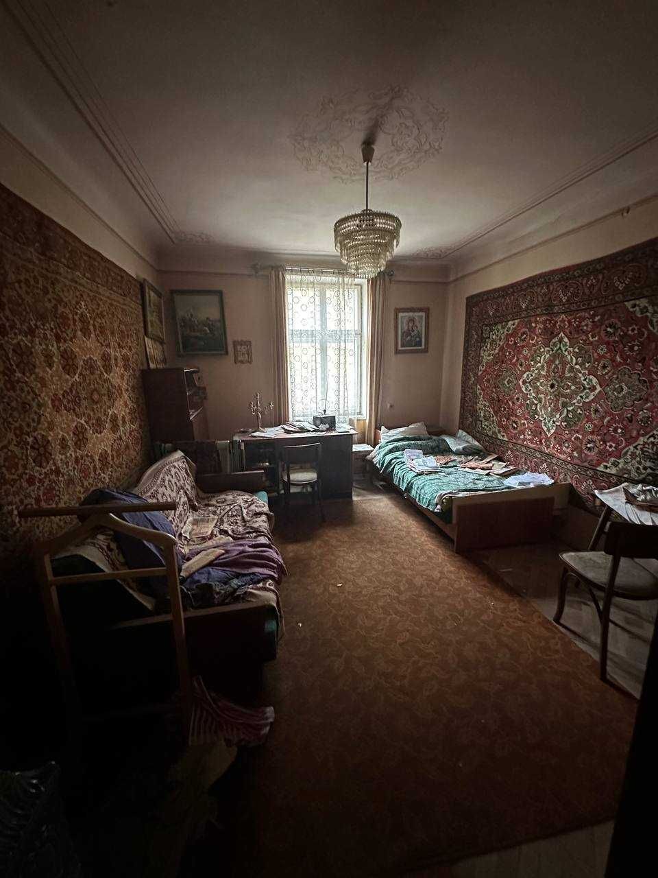 Продаж трикімнатної квартири в центрі, вул. Коновальця 54А