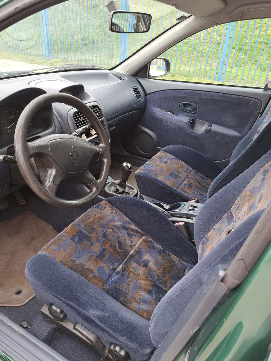 Mitsubishi Carisma 1.8 GDI 2000 rok