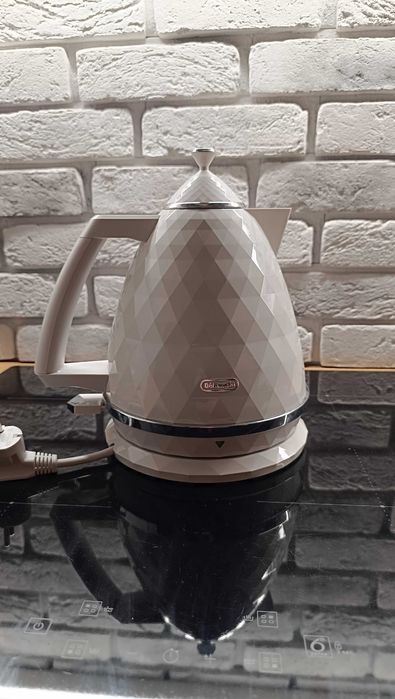 Czajnik DELONGHI Brillante Exclusive KBJX2001W