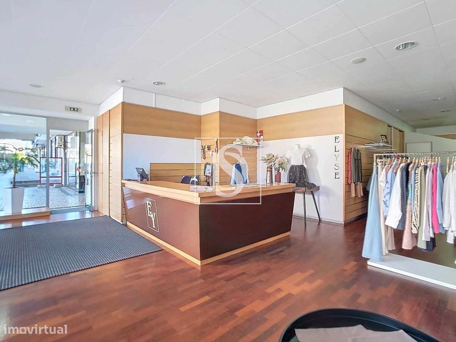 Loja comercial com uma área bruta de  92m2 muito bem localizado na cid