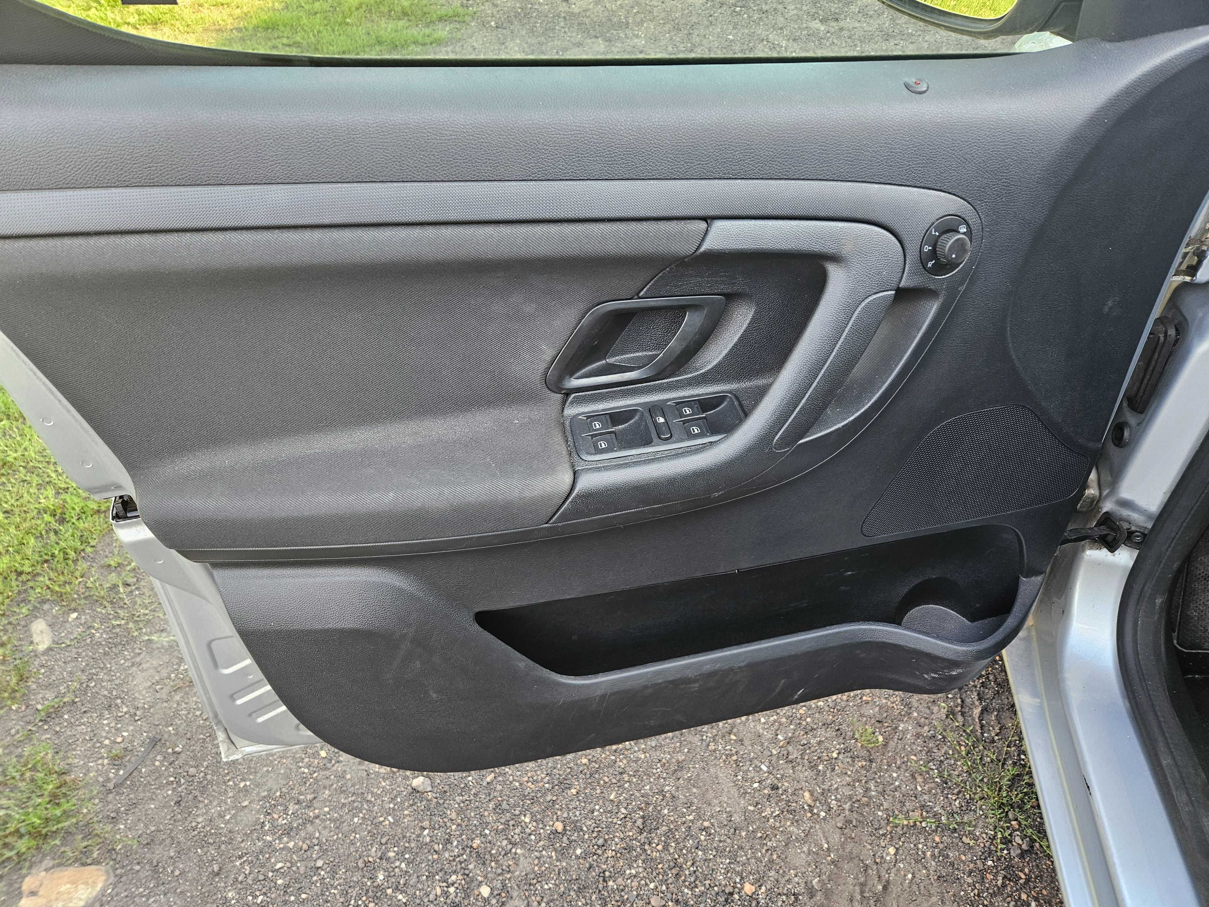 Boczki Boczek  Skoda Roomster lift