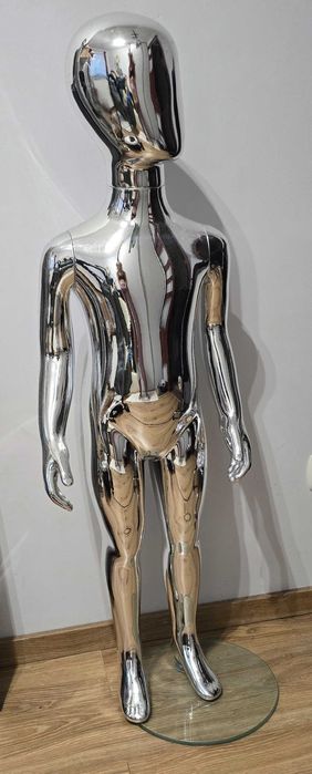 Sprzedam manekiny- srebrne, dziecięce. Cena 350 złotych .