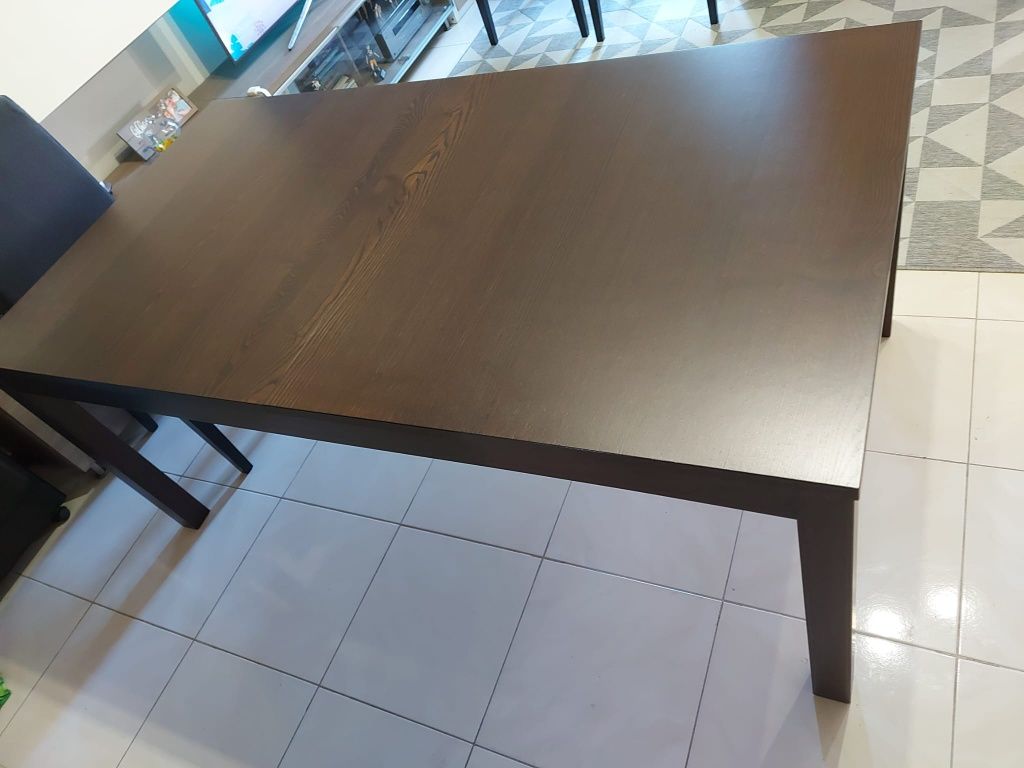 Mesa extensível Ikea modelo BJURSTA