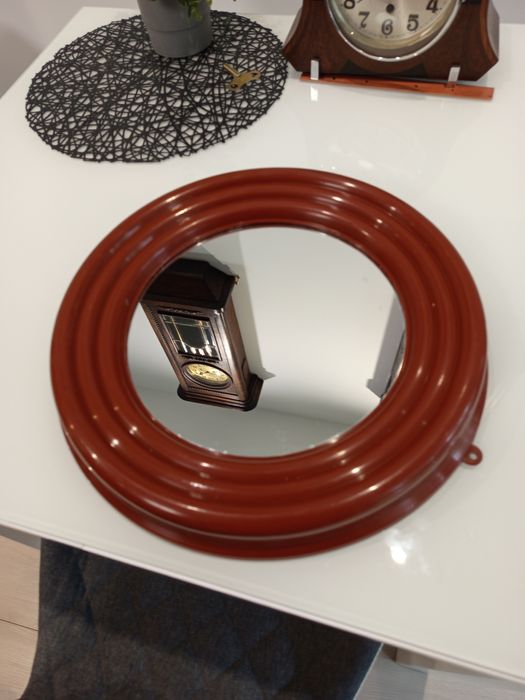 Plastikowe okrągłe lustro ścienne w tylu space vintage