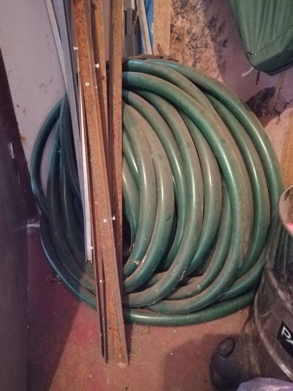 Gruby zielony szlauf, wąż, przewód