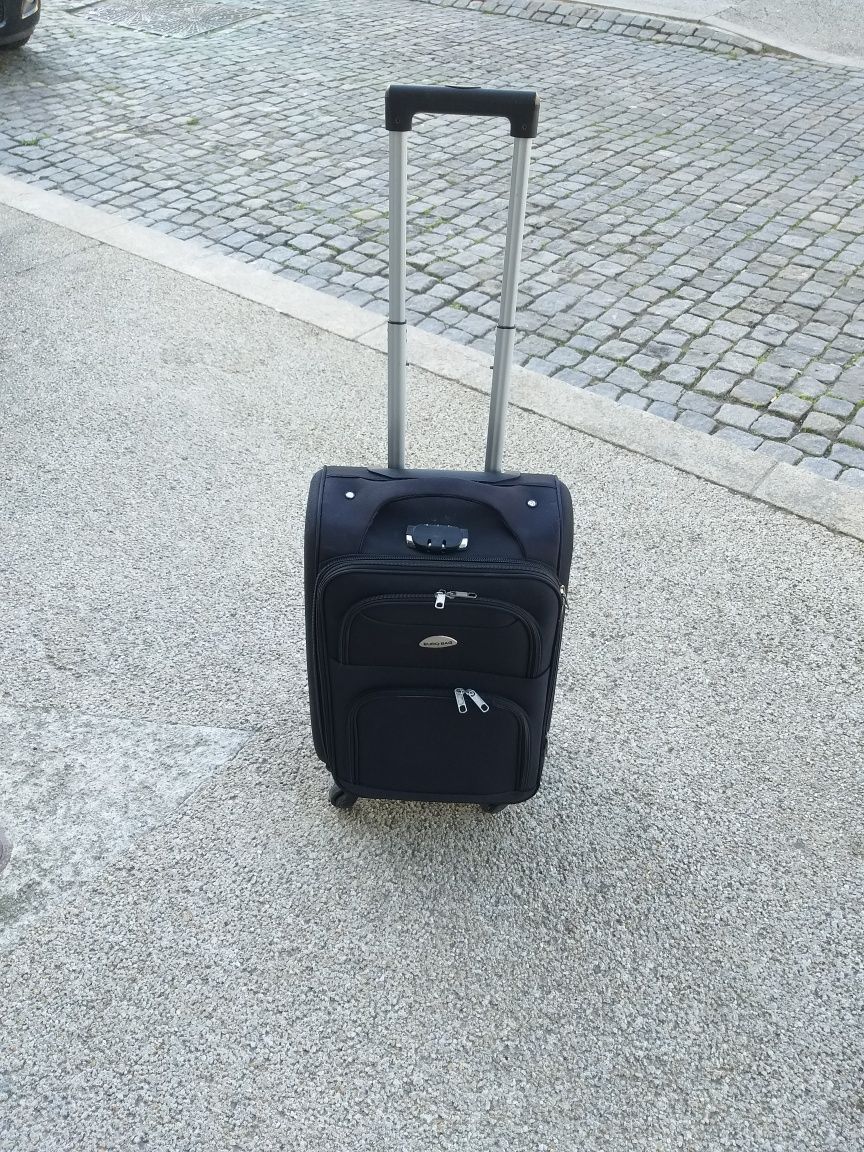 Mala de viagem clmo nova impecável de cabine com 55×35×25 cm .