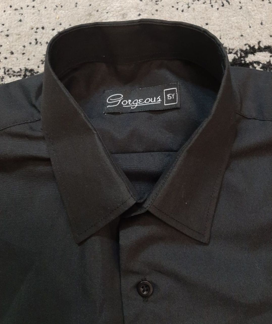 Рубашка чорна для 15 років.