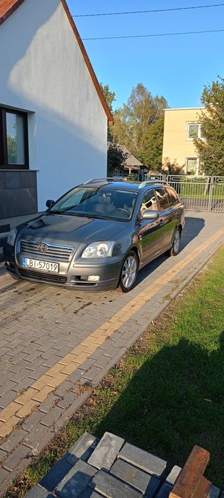 Sprzedam Toyotę Avensis