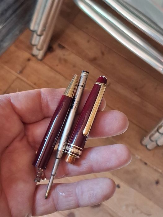 Caneta Montblanc Classic burgundy e ouro