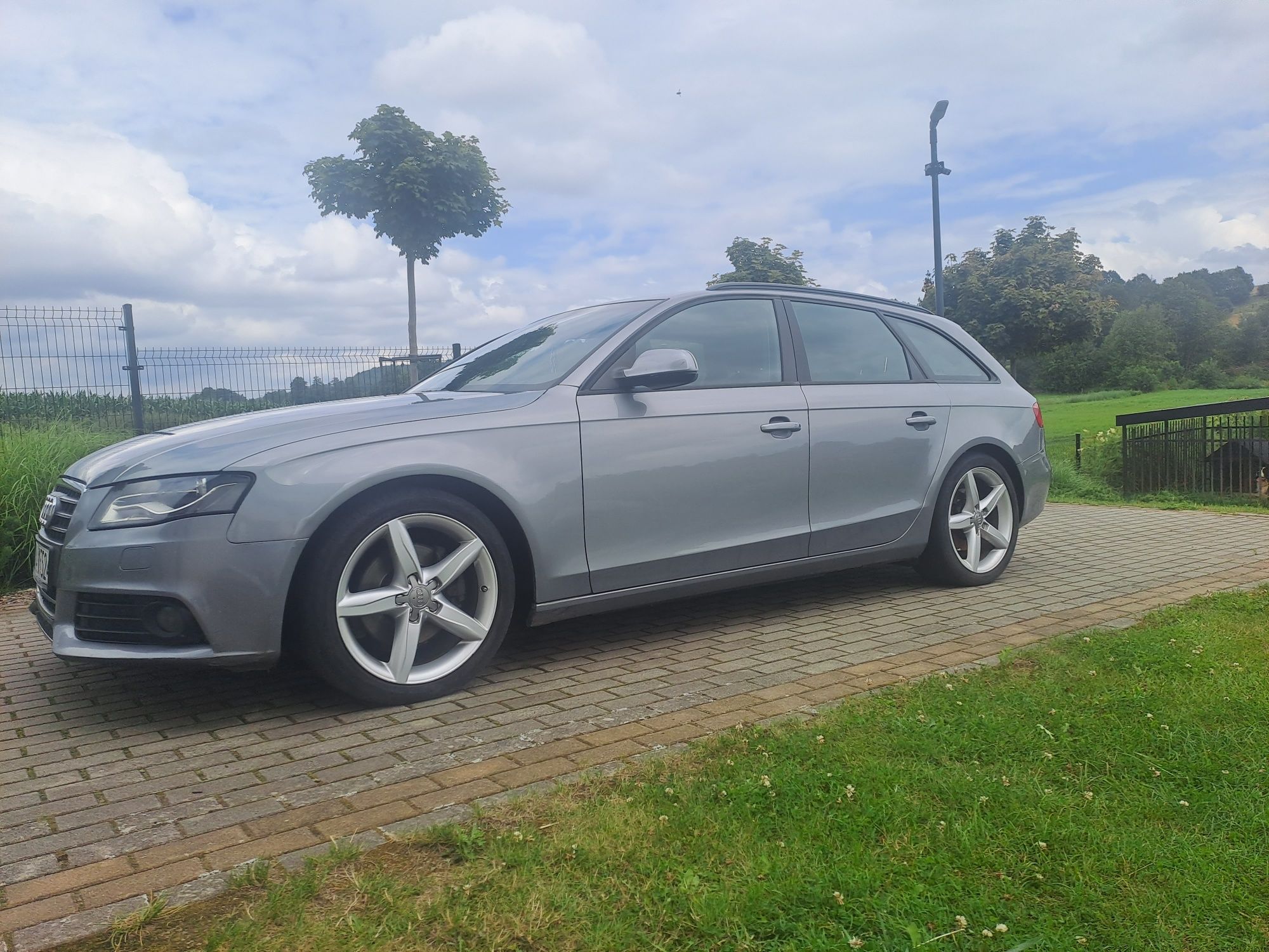 Audi A4 B8 2.0 143KM