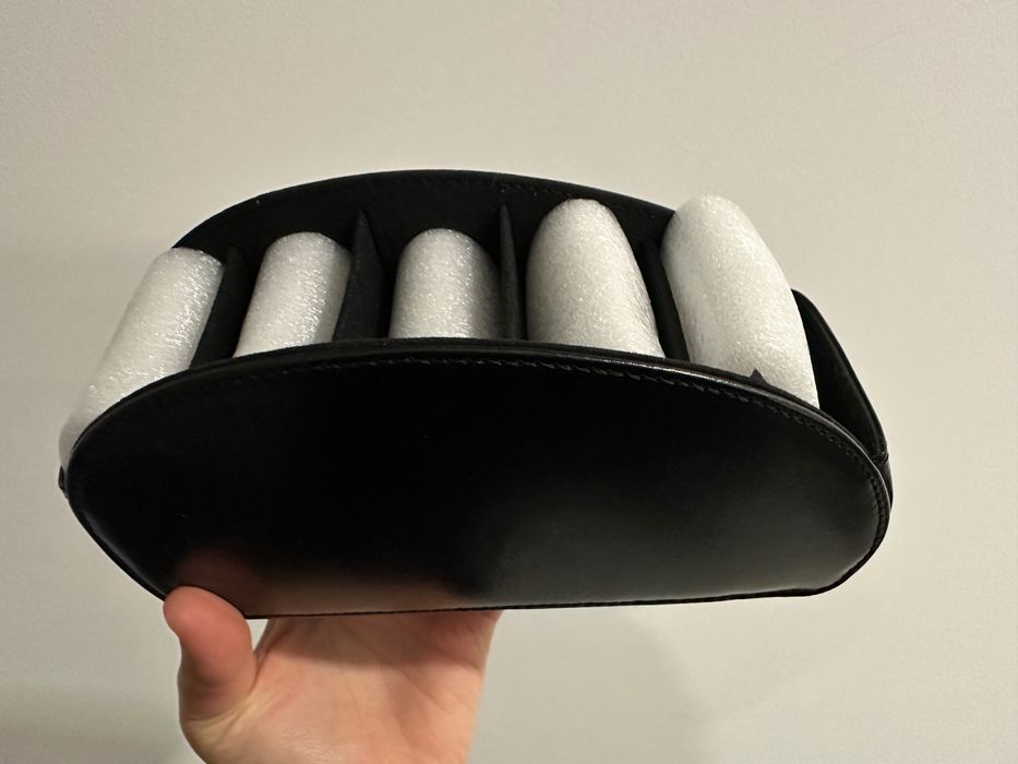 Suporte para Comandos em Pele Preta