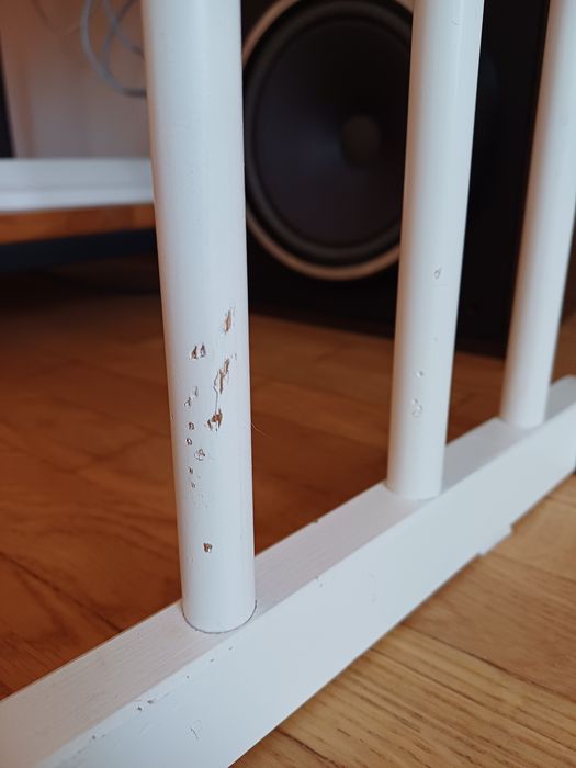 Kojec drewniany biały