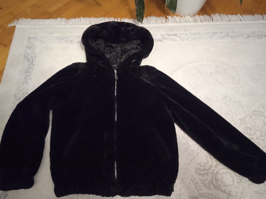 Шубка чорна зі штучного хутра