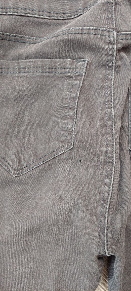 Spodnie jeans czarne ze streczem z wysokim stanem Bershka