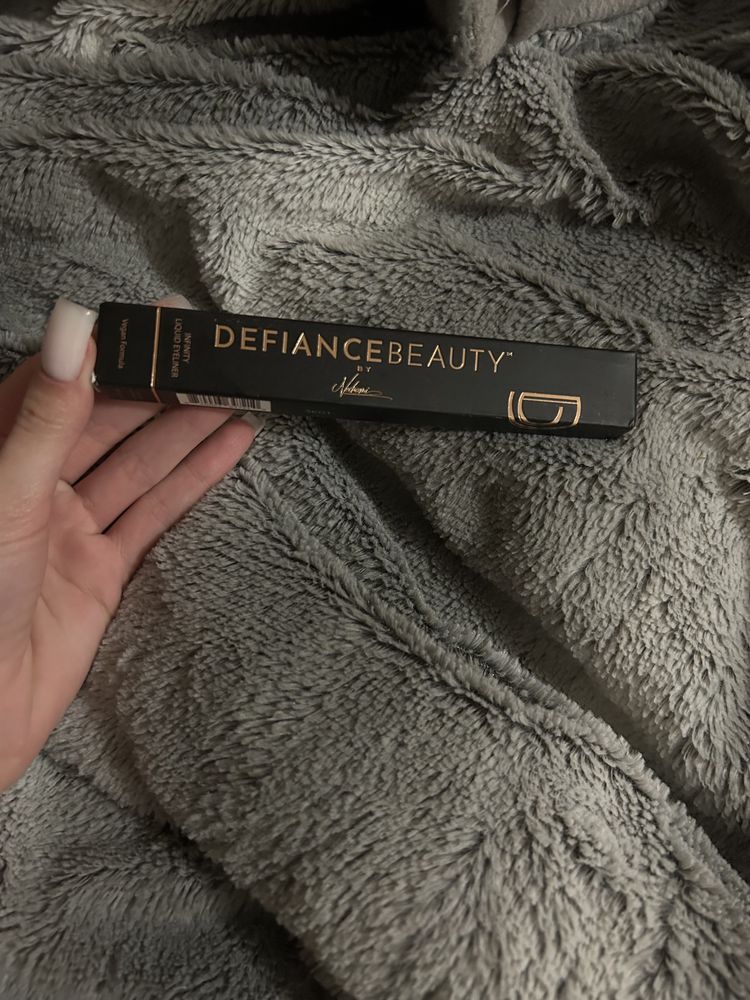 Підводка для очей DefianceBeauty by Nechami