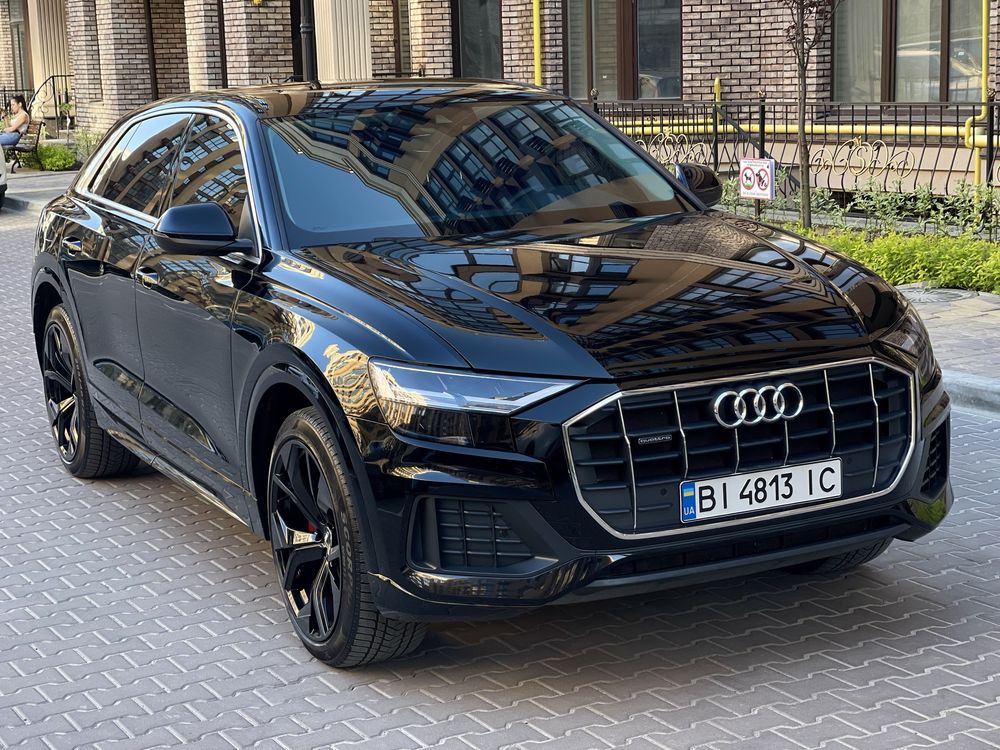 Продам Audi Q8 Quattro, 50 TDI Official в состоянии нового !