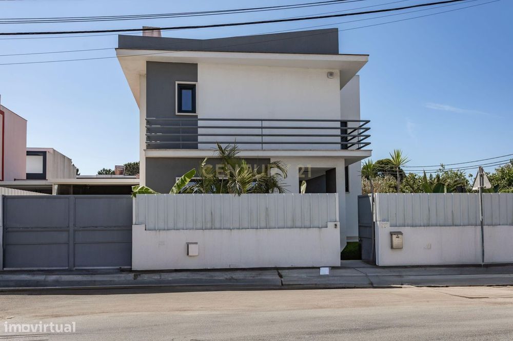Moradia T3 Isolada com Piscina e Acabamentos de Luxo – Brejos de Azeit