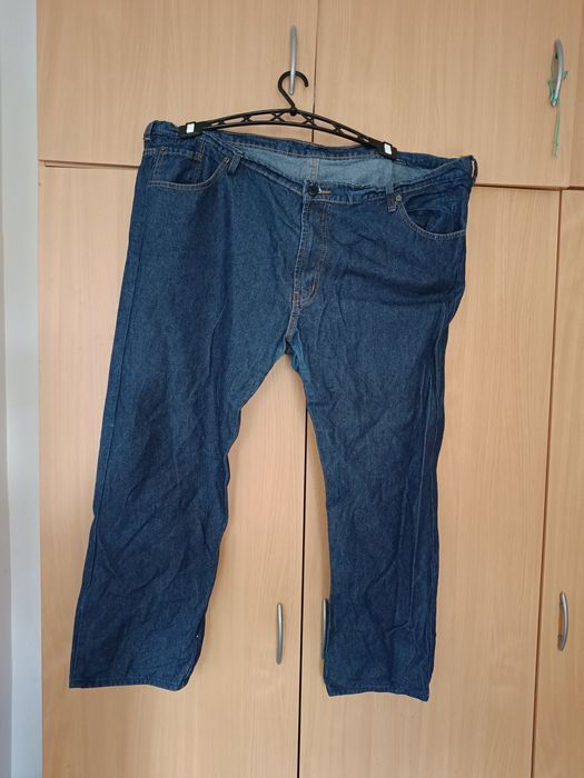 Duże granatowe jeansy