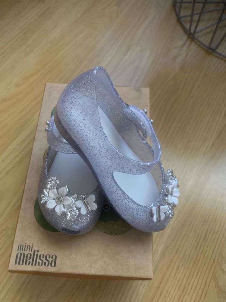 Mini Melissa ultragirl tamanho 22 / 23 Novas