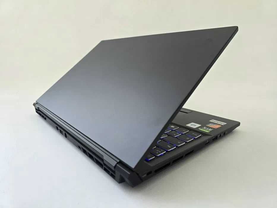 Ноутбук ігровий Clevo 15 I7 10870H/RTX 3070/RAM 16GB/SSD 500GB/240Hz