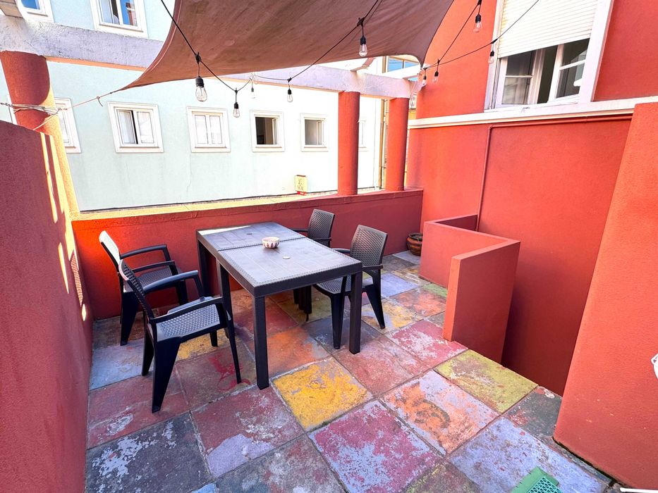 Quarto disponível, aluguel mensal aparte de 1 de Novembro.