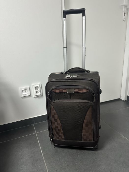 Sprzedam małą walizkę używaną 70 zl