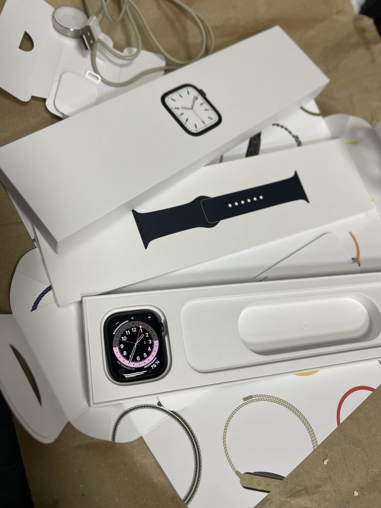 Продам годинник apple watch 7 45mm стоїть код