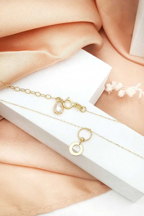 Złota celebrytka z dwoma kółkami i błyszczącym koralikiem pr. 585