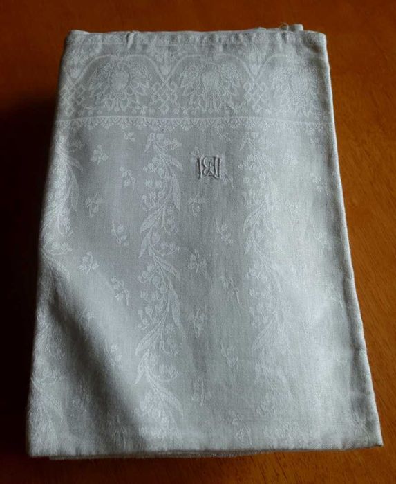 Ręczniki z przedwojennej bieliźniarki.
