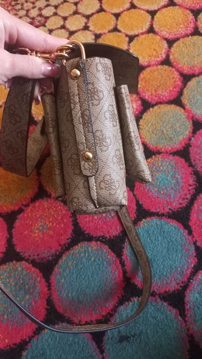 Стильна жіноча сумка Guess Brenton