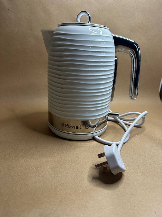 Електричний чайник англійського бренду Russell Hobbs