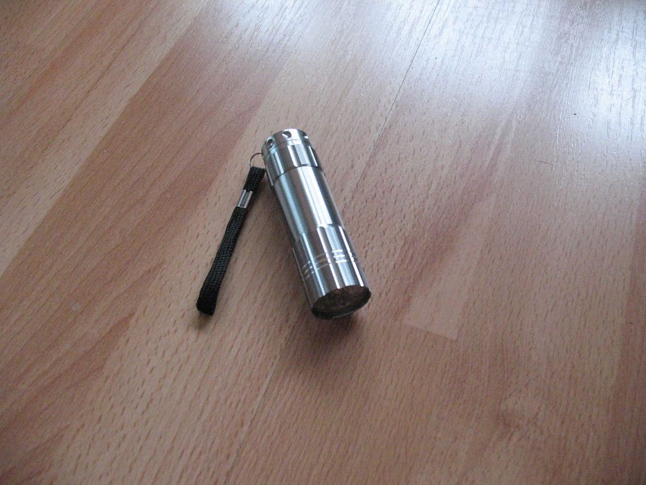 Podręczna latarka metalowa