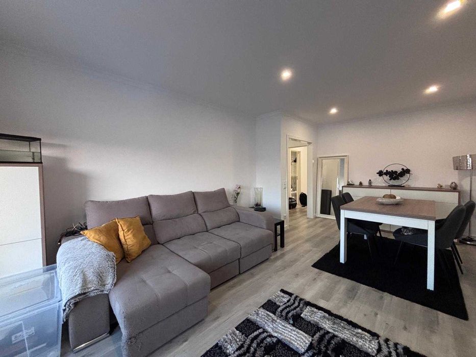 Apartamento T2 Remodelado com Suite, Varanda e Garagem em Rio Tinto