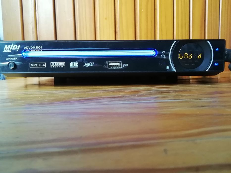 Leitor de DVD Mid Japan, usado como novo, com comando e ficha.