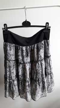 Spódnica z falbankami z czarnym pasem