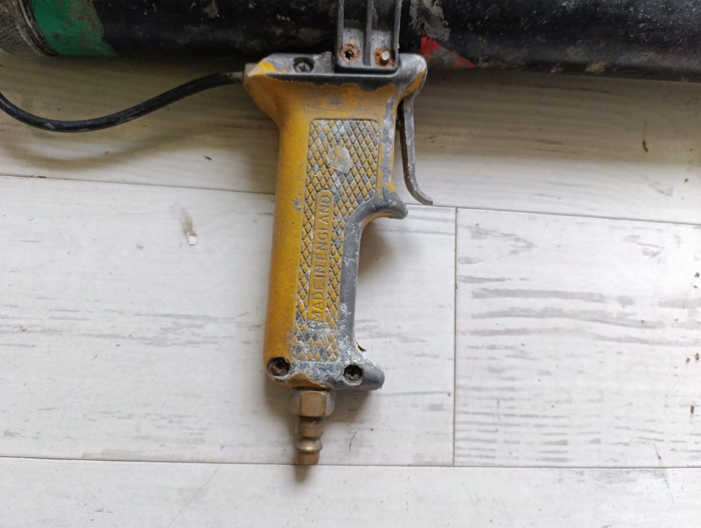 Pistolet do styropianu