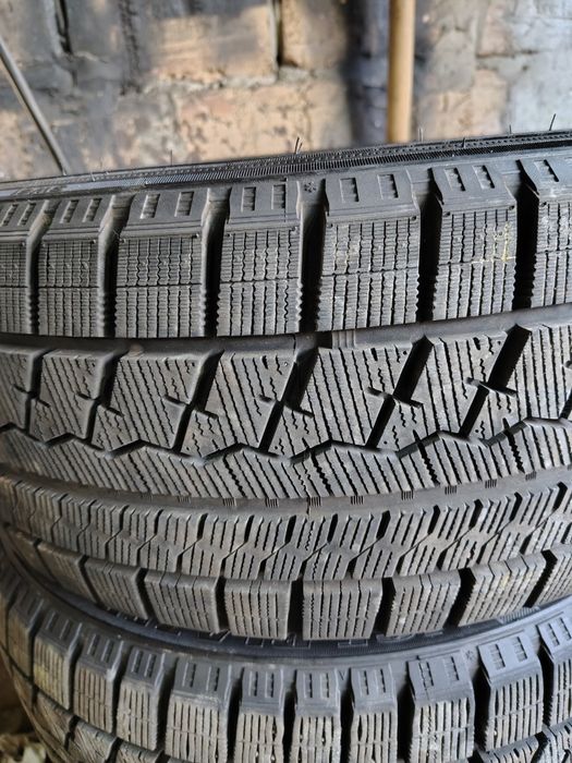 Продам зимові шини 225/45 R17