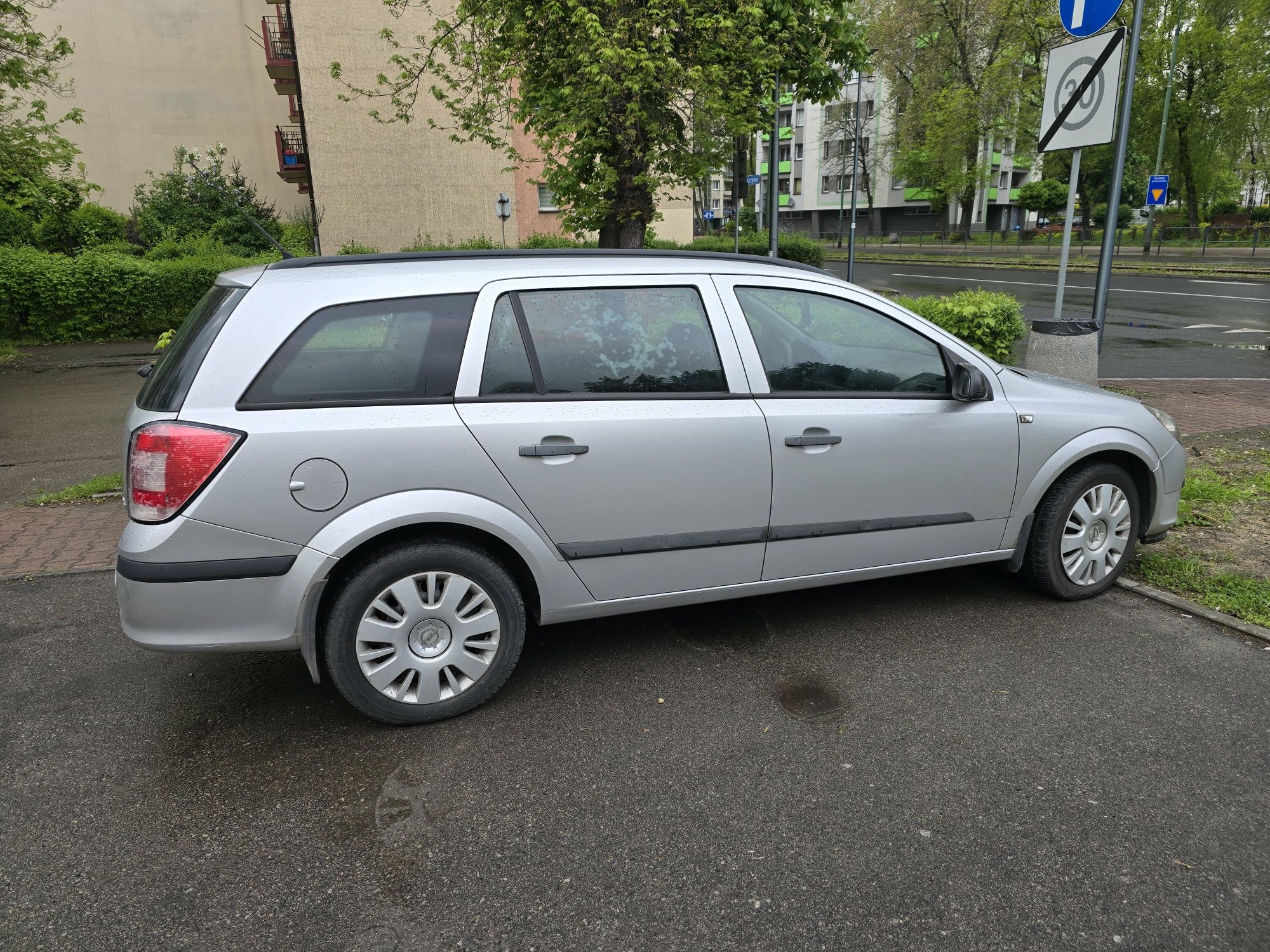 Sprzedam opel Astra h w bardzo dobrym stanie