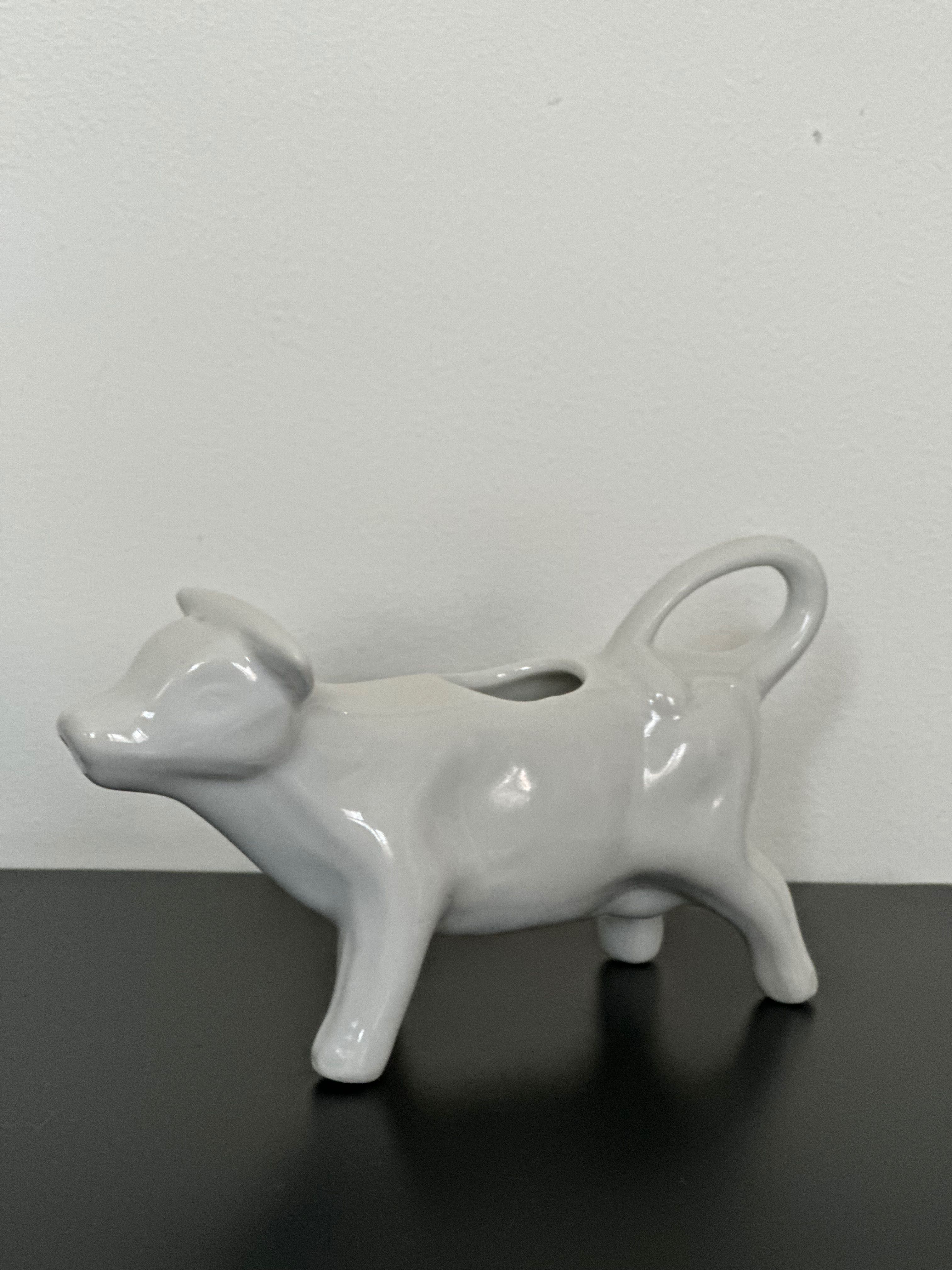 Biała porcelanowa mleczarka krowa do mleka handmade