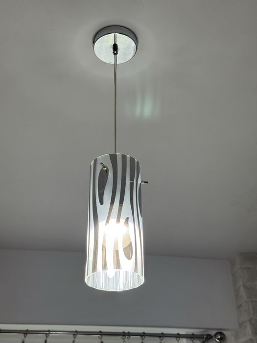 Lampa sufitowa wiszaca 1 i 3 punktowa . Szklana . Zobacz