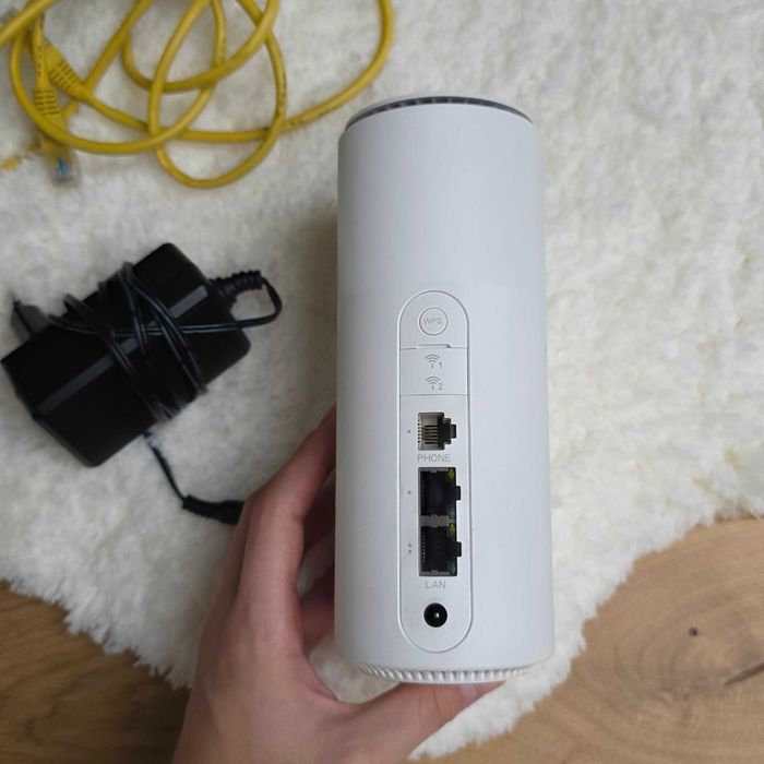 Bezprzewodowy router 5G/LTE ZTE MC801A