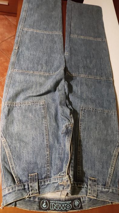 Calças da marca Omni