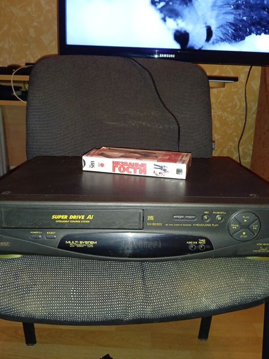 Відеомагнітофон панасонік