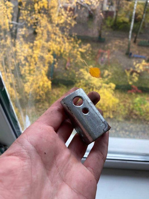 Кронштейн крепления приёмной трубы к КПП ВАЗ-2101